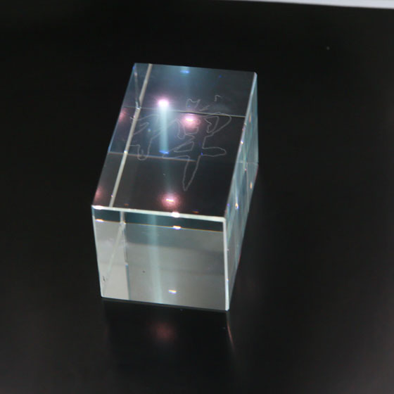 High-Power 355 nm Ultraviolet Laser engraving  crystal 3D word