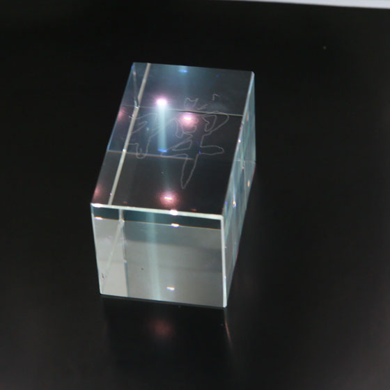 High-Power 355 nm Ultraviolet Laser engraving crystal 3D word