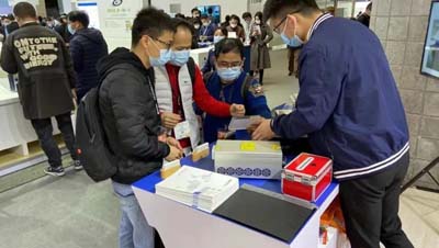 Ultraviolet laser for laser engraving on the plastic switch panel without focusing