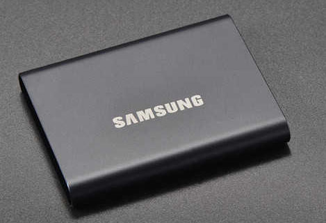 High-Power 355 nm Ultraviolet Laser  peeling the surface paint