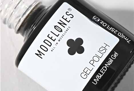 Solid green laser source marking glass bottles for pharmaceuticals with fine effects and clear and firm markings